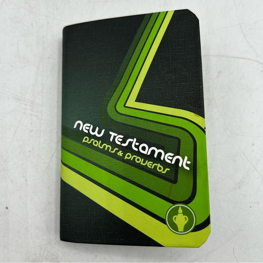 the Gideon Bible Retro Green New Testament Psalms Proverms Pocket Size
